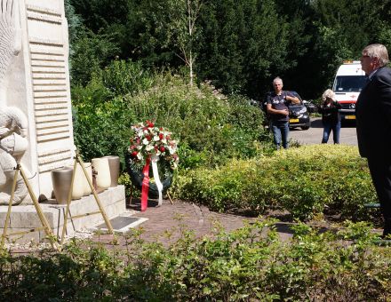 Herdenking capitulatie Japan monument gemeentehuis Bilthoven